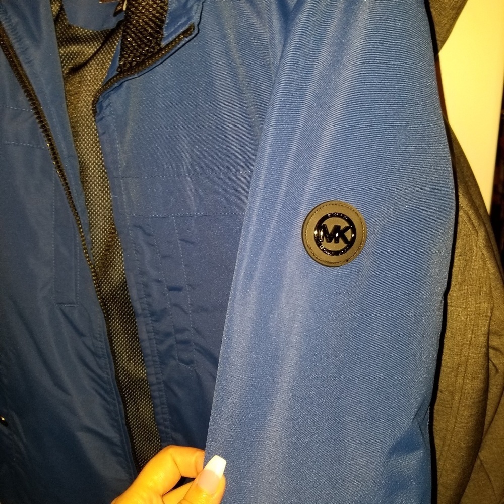 Mk Windbreaker - Picture 2 of 5